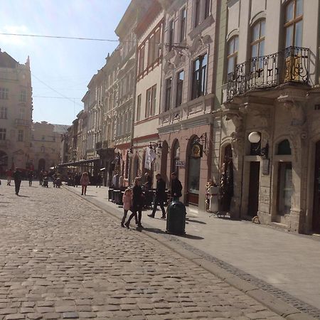 Apartments On Plocsha Rynok 40 Lviv Exterior foto