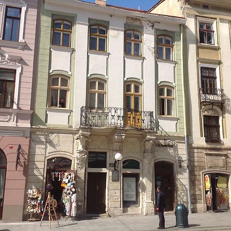 Apartments On Plocsha Rynok 40 Lviv Exterior foto